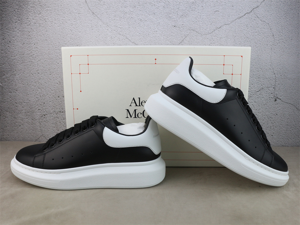 ALEXANDER MCQUEEN Black White Oversized Sneakers 553680WHGP51070